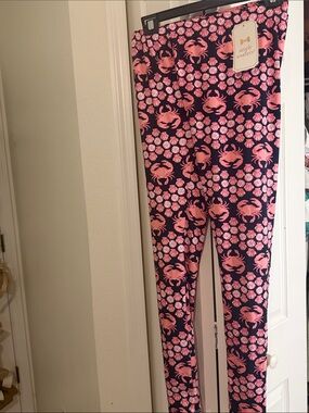 Simply Southern Navy Leggings with Pink Crab & Shell Motif
